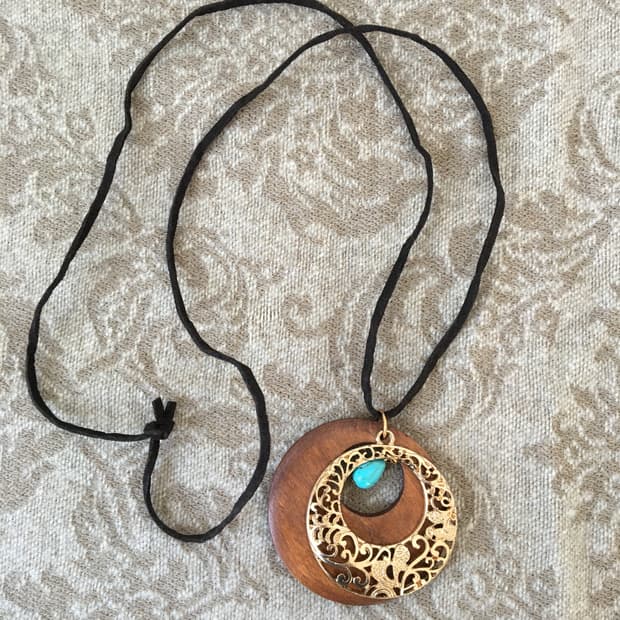 pendent necklace