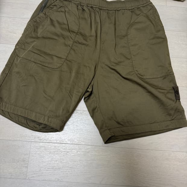 스톤아일랜드 고스트피스 카키 반바지