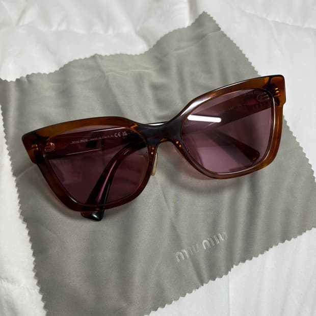 미우미우 캣아이 로고 선글라스 OMU 02ZS11Q50D 면세점 구매