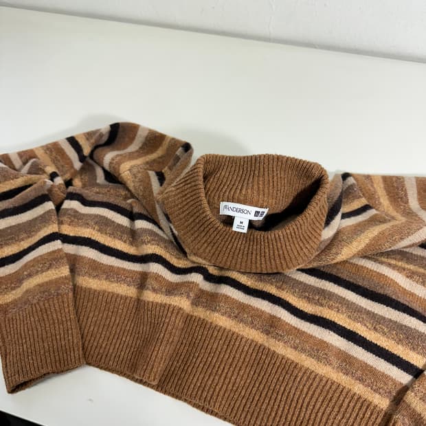 우먼M JW앤더슨 X 유니클로 모100% 단가라 반폴라니트