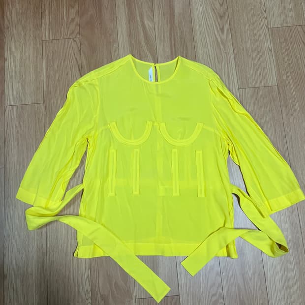 푸시버튼 와이어디테일 레이온 탑