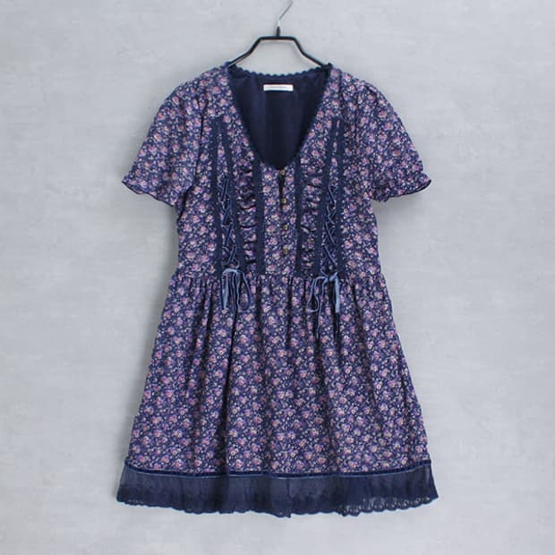 axes femme _ eyelet lace floral ops