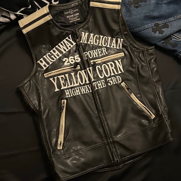 YELLOW CORN 블랙 레더 레이싱 베스트