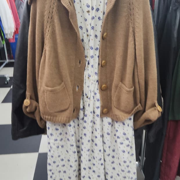 JPN- 브라운 빅단추 니트 &  플라워 원피스