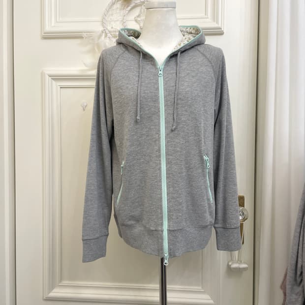 gray sky-blue zip hoodie flower mori zip