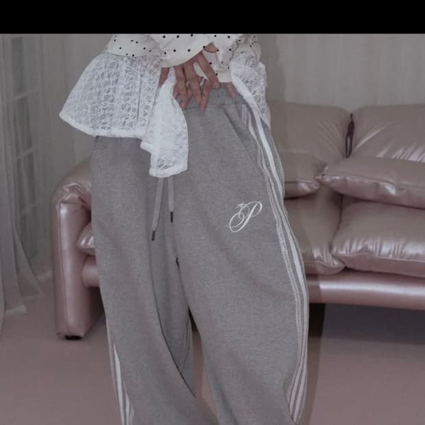 프렌다 HEART LACE APPLIQUE SWEAT WIDE PANTS