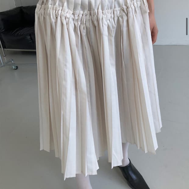 이이알하우스 lench pleats skirt (cream)