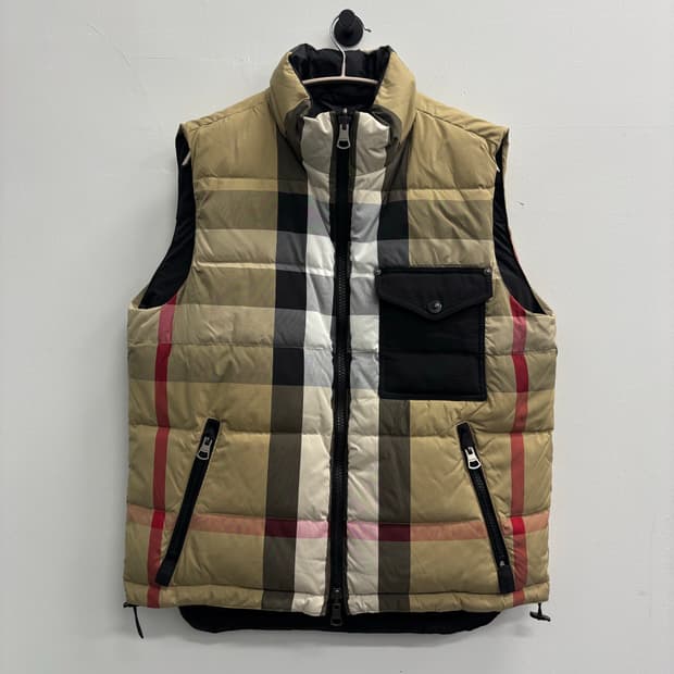 버버리(BURBERRY) 리버시블 체크 & 블랙 패딩 베스트
