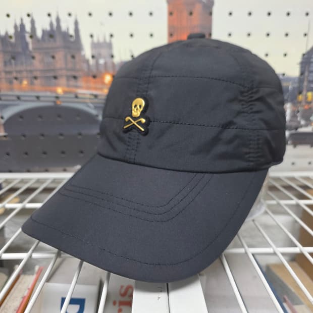 마크앤로나 겨울골프모자 패딩 퀼팅 스컬로고 골프캡 KG57