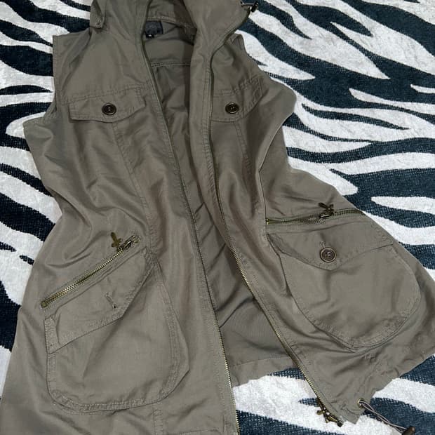 일본빈티지 y2k 그런지페어리 십자가 카키야상조끼 오네갸루파우닝133