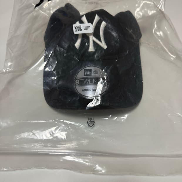 에메레온도르 x 뉴에라 양키스 블랙 볼캡 판매합니다!