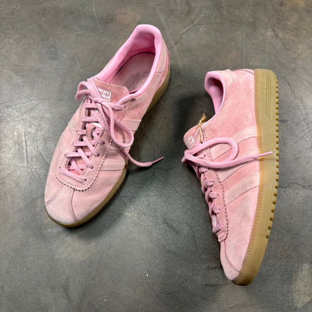 아디다스 버뮤다 글로우 핑크 스니커즈