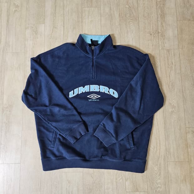 엄브로 하프집업 맨투맨