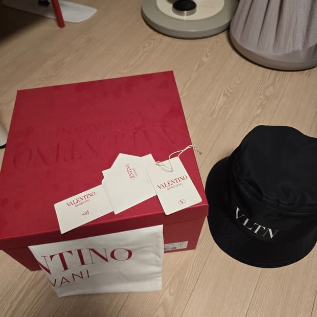 발렌티노 버킷햇