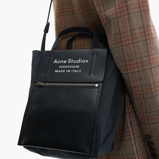 아크네 베이커백 스몰 블랙 택포 13만원