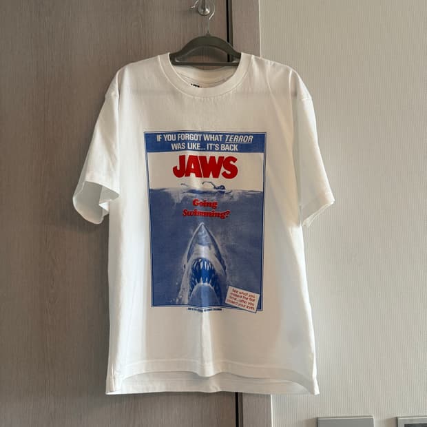 유니클로 UT 죠스 그래픽 티셔츠