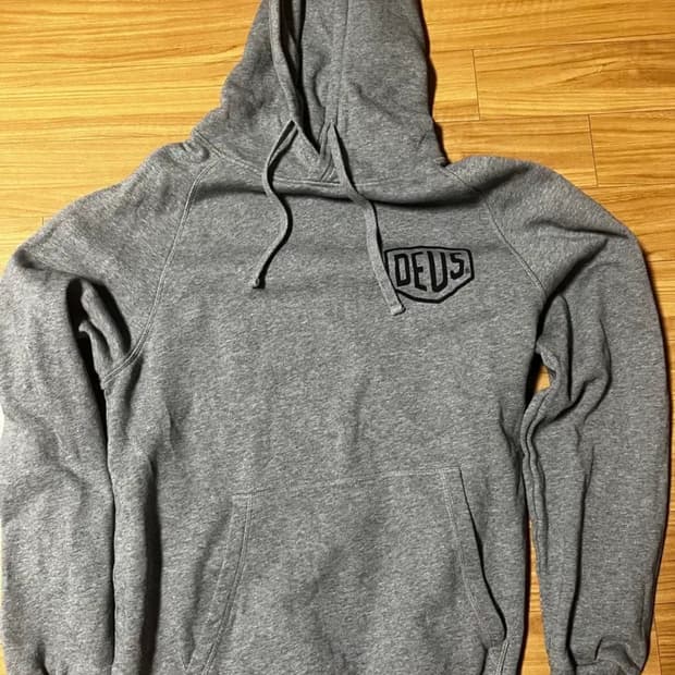 데우스 엑스 마카나 도쿄 후드티