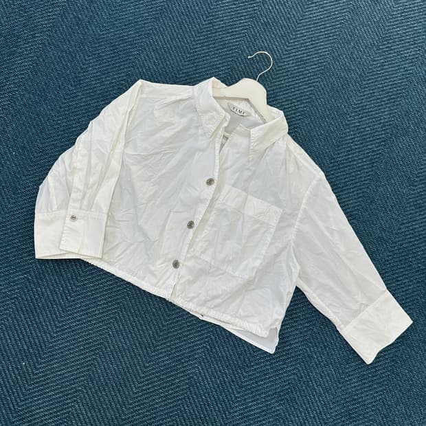 [여성F] 타임 오픈 카라 반팔 셔츠