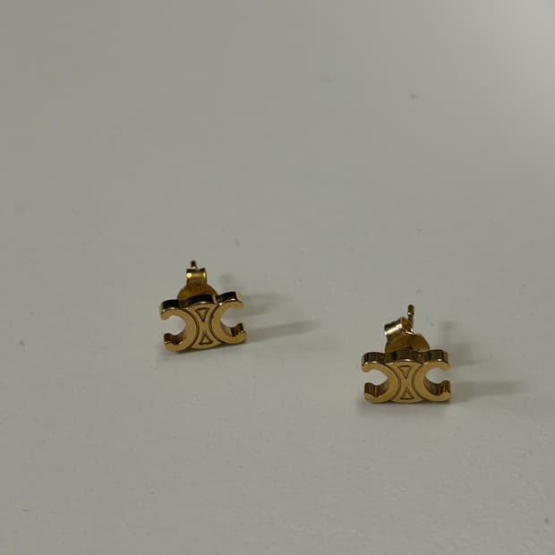 셀린느 트리옹프 귀걸이 