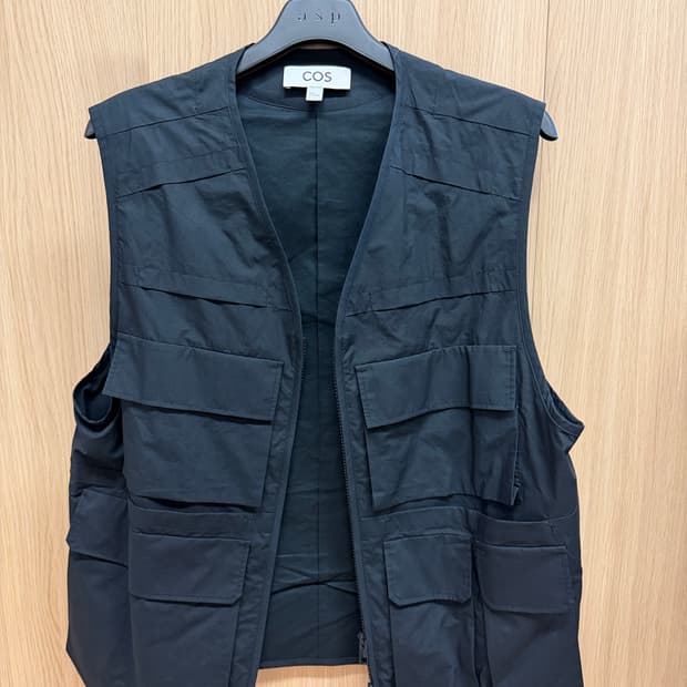 Cos 블랙 포켓 베스트 m