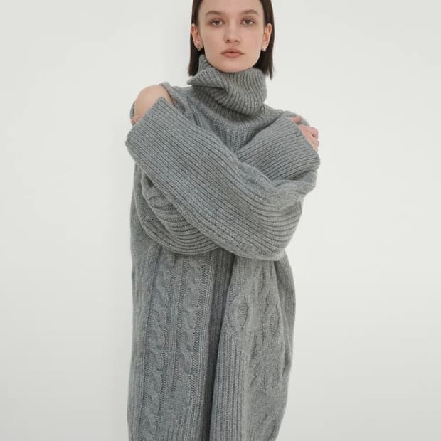 트리밍버드 원숄더 오픈 텍스쳐 터틀넥 니트 원피스 그레이