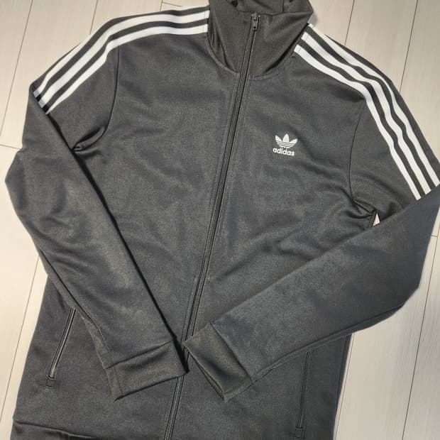 새상품급) 아디다스 베켄바우어 트랙탑 집업 저지 사이즈95 m

마른분 