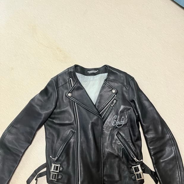 언더커버 신디셔먼 레더자켓