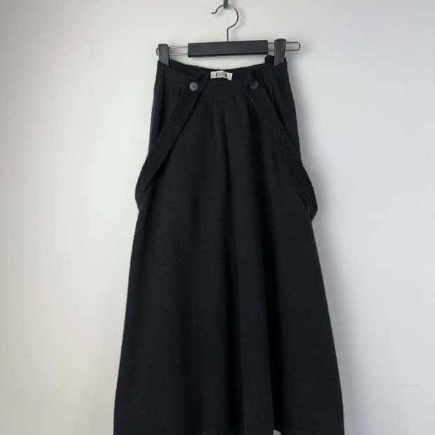 I.S 서스펜더 니트 스커트