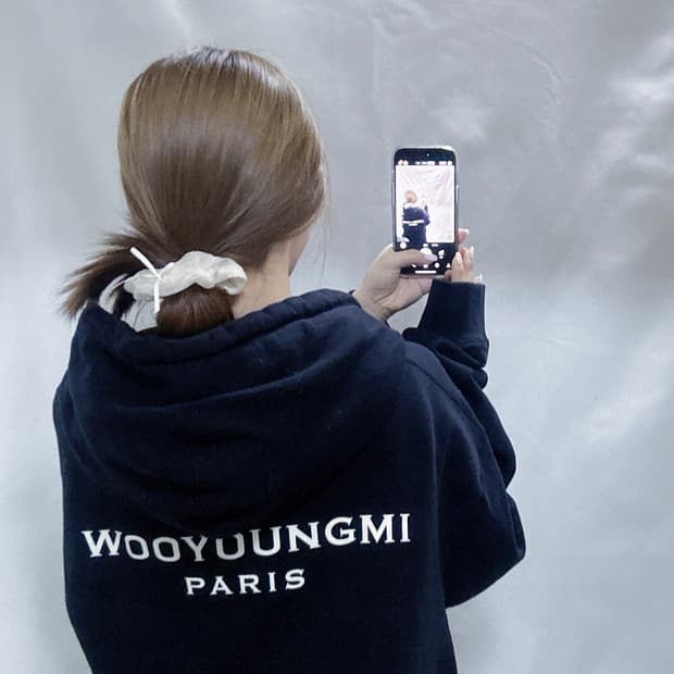 우영미 백로고 블랙 후드 