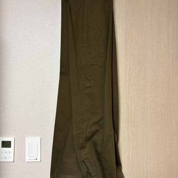 유니클로u 와이드핏치노팬츠 76사이즈 카키