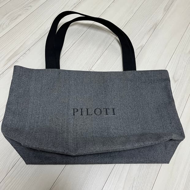 Piloti 필로티 더스트백