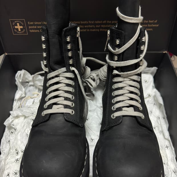 [UK9] [280] 닥터마틴 x 릭 오웬스 쿼드솔 블랙 부츠