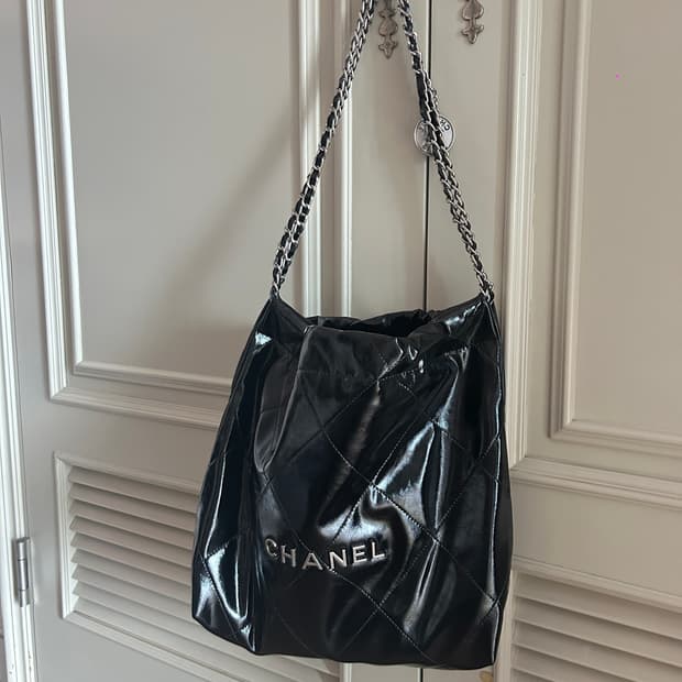 샤넬 22백 은장 미듐