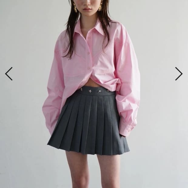 STAR RIVET PLEATED MINI SKIRT 데어드 s 그레이