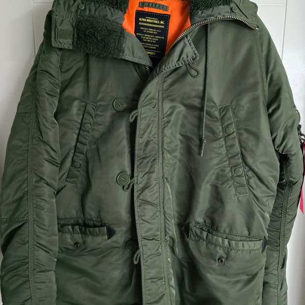 알파인더스트리 L 싸이즈 판매 합니다ㅈ