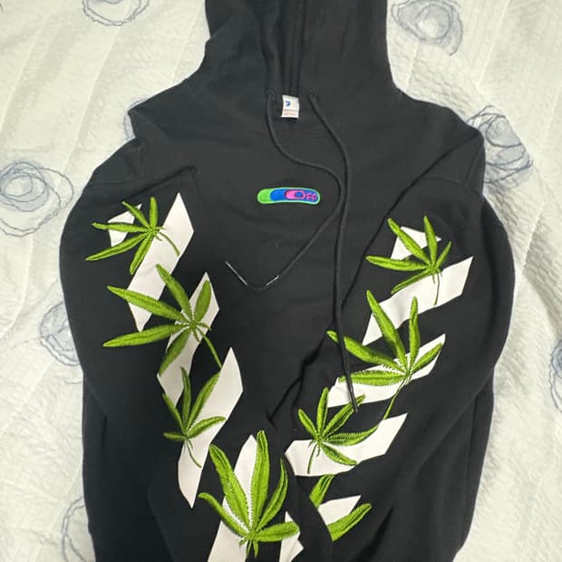 오프화이트 위드 애로우 후드티