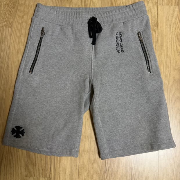 (L) 크롬하츠 스크롤 로고 스웻 쇼츠 반바지 그레이