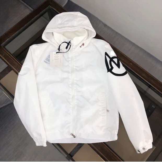 (급처) 몽클레어 바람막이 판매