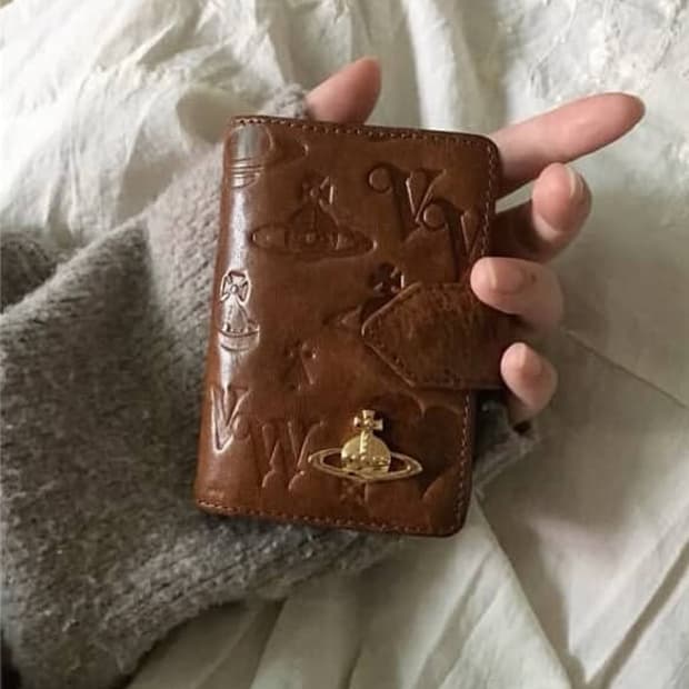 비비안웨스트우드 빈티지 지갑 구해요
