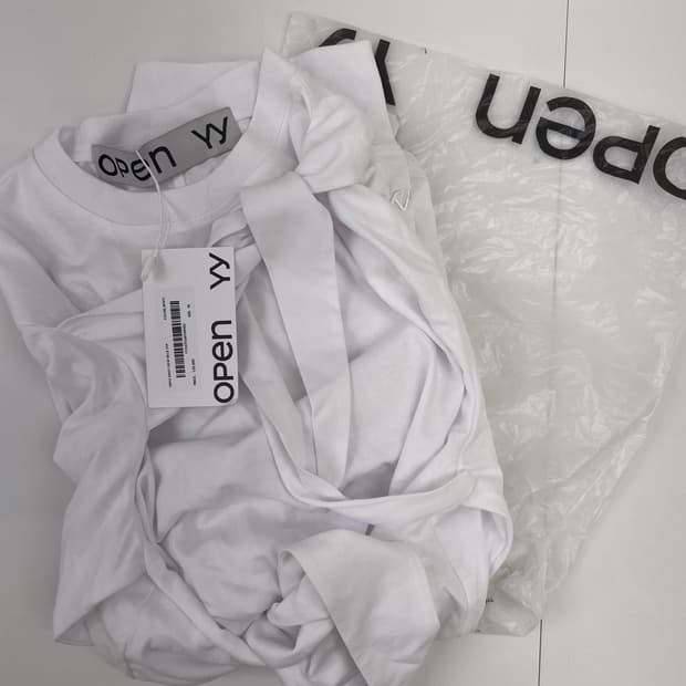 Open yy 크루넥티셔츠