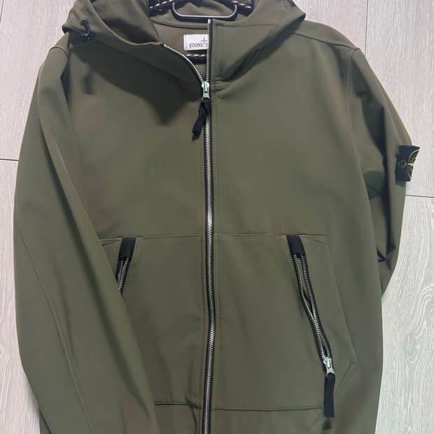 스톤 아일랜드 40727 라이트 소프트 쉘 후드 자켓 올리브 그린 - 2