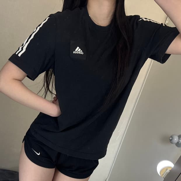 아디다스 삼선로고 반팔티 🤍🖤