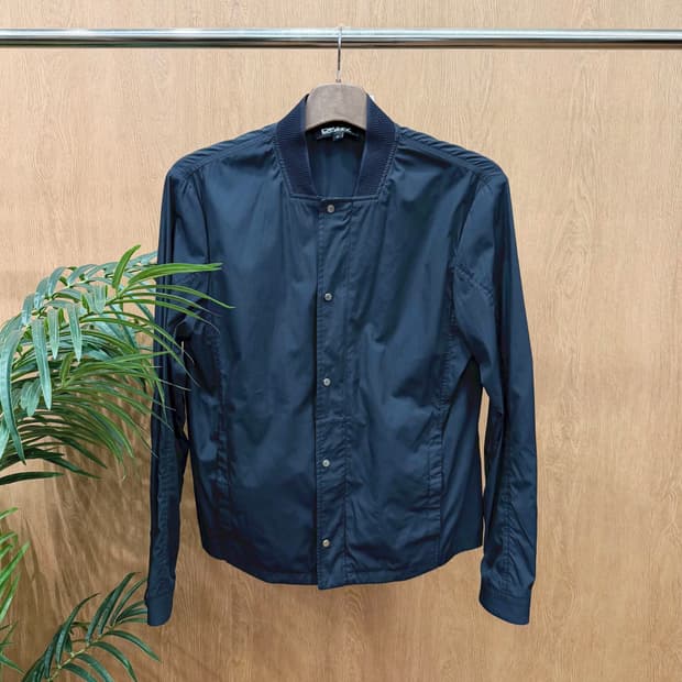 도나카란 뉴욕 나일론 자켓 헨리넥 스퀘어넥 더블 클로징 디테일 블랙