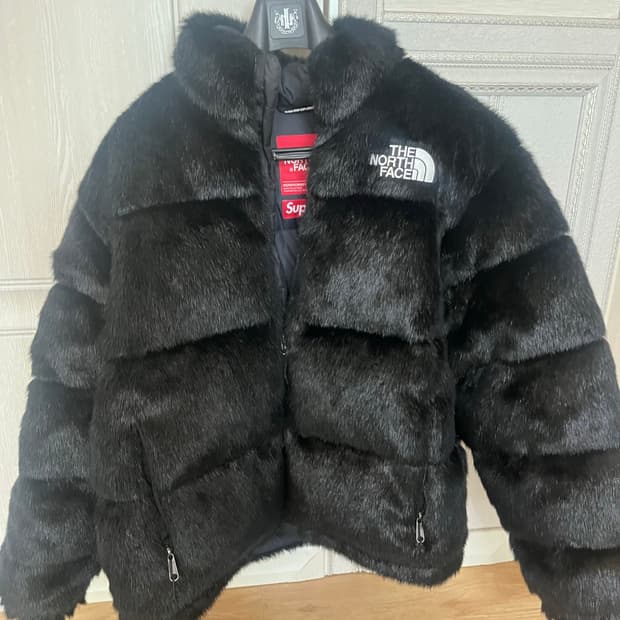 슈프림 노스페이스 퍼 패딩