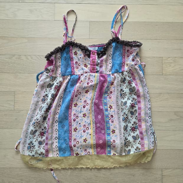 빈티지 레이스 패턴 쉬폰 끈나시 슬리브리스