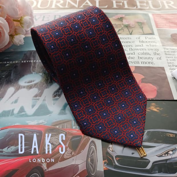 닥스 실크 레드&네이비 지오메트릭 넥타이 9.1cm A+등급 A18616
