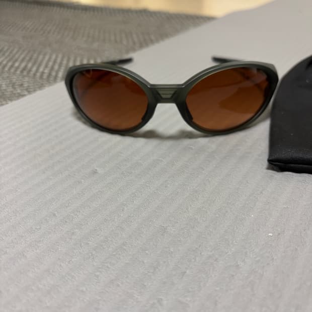 오클리 아이자켓 매트 올리브