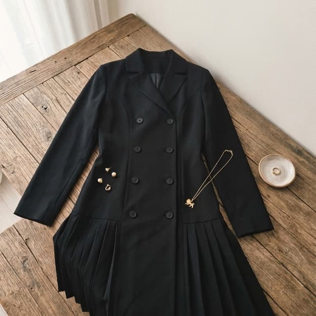 BLANC플리츠 디테일 더블 버튼 트렌치 원피스/코트