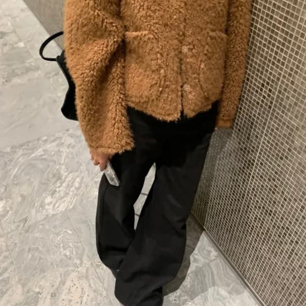 유이니 무스탕 자켓