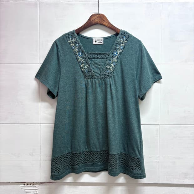 cafii 하구미 모리걸 자수 반팔 티셔츠  JPN